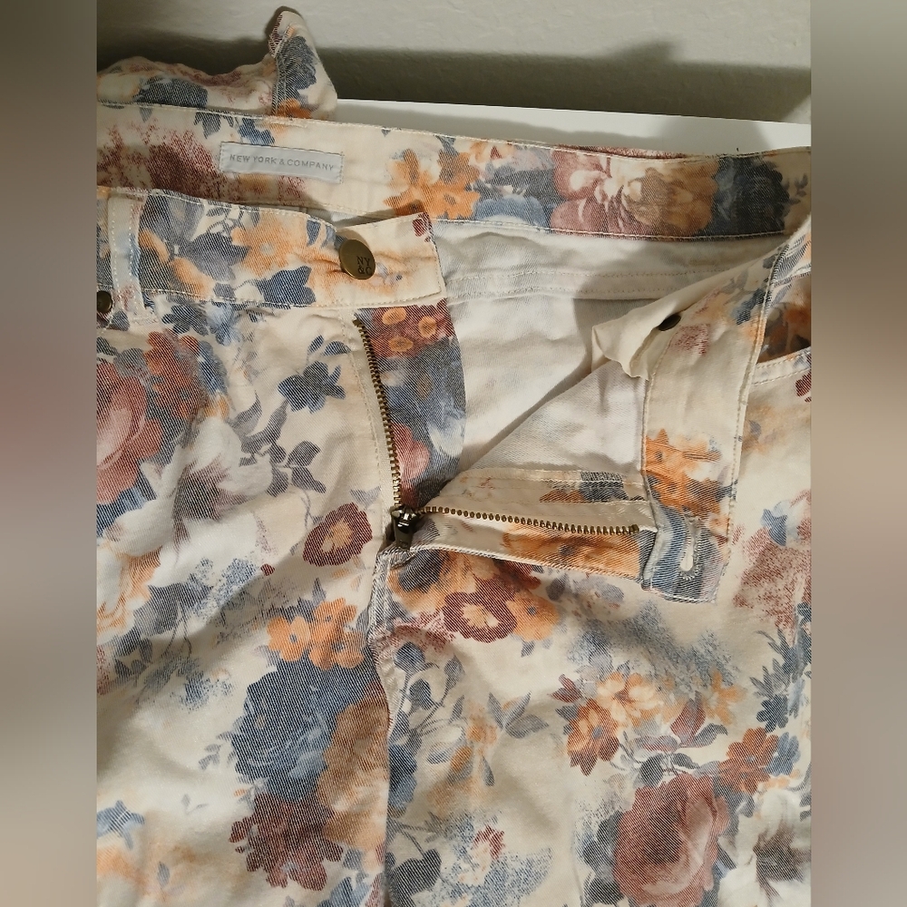 New York & Company Floral Jeans‎ - Picture 7 of 9